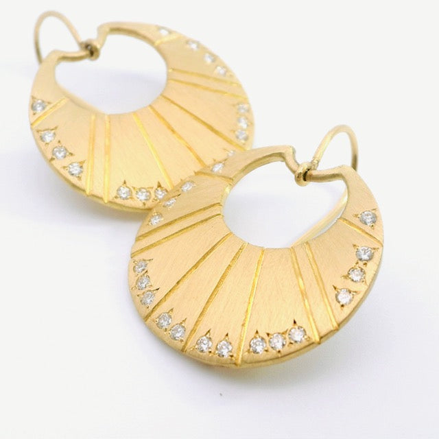 18k Yellow Gold Carved Notch Diamond Earrings