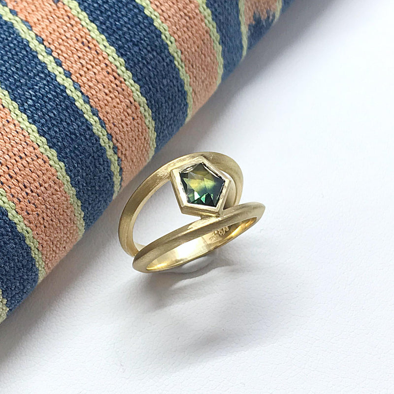 18k Yellow Gold and Sapphire Double Shank Ring