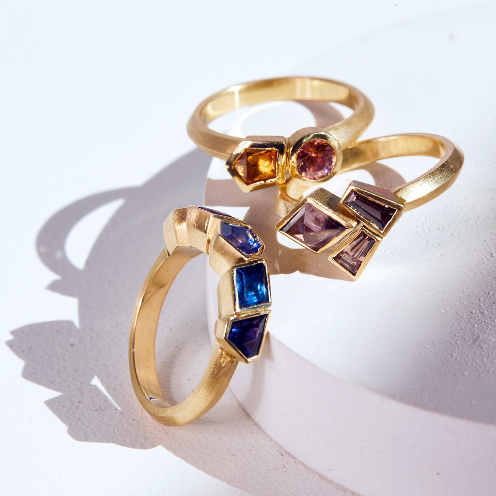 18k Yellow gold Plum Spinel and Sapphire Open Top Ring